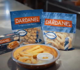 Dardanel ve Somer �ef�ten Tahinli Bademli Tarator Soslu Dardanel Deniz �r�nleri K�zartmas�